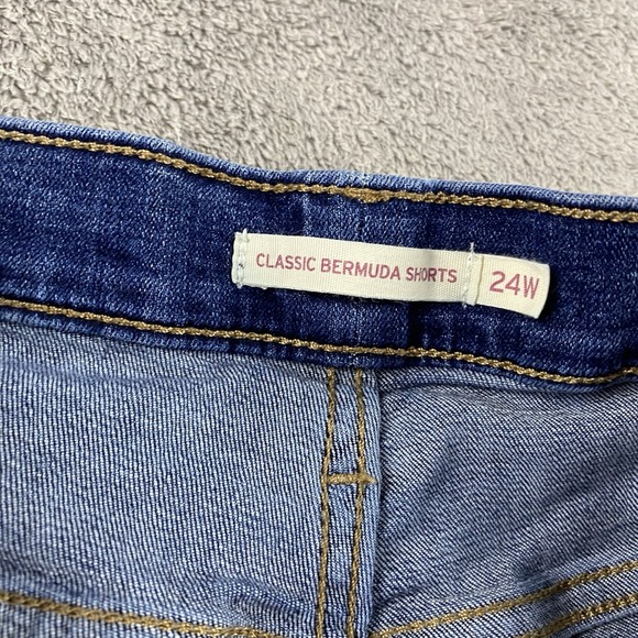 Levis Classic Bermuda Jean Shorts Womens 24W Blue Cuffed‎ Denim - Picture 10 of 16